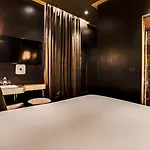 アルモニ ホテル 4*